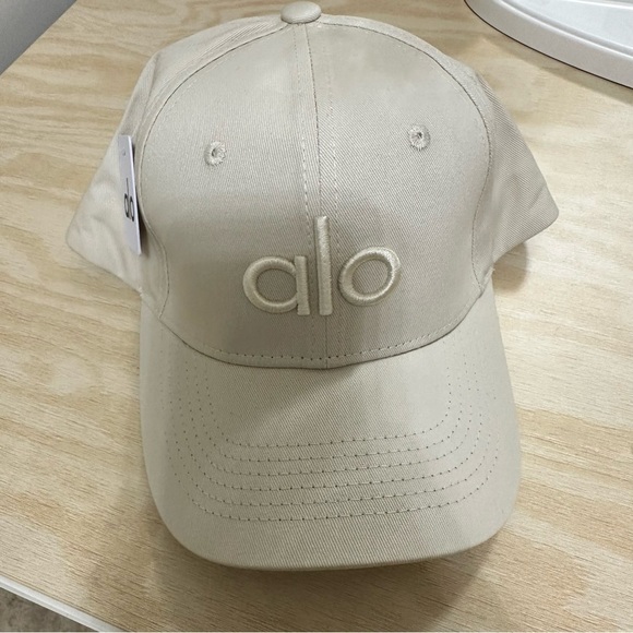 NEW SOLD OUT Alo yoga sand Off-Duty Cap - Picture 2 of 5